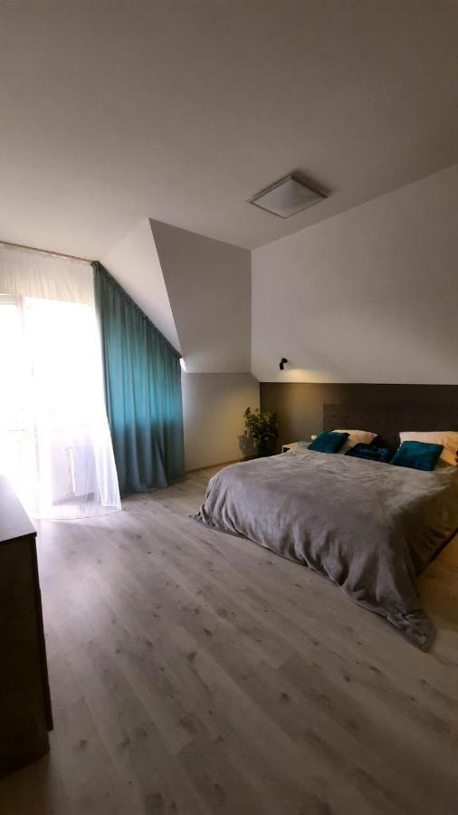 Uzhorod 3 Room Lovely House エクステリア 写真
