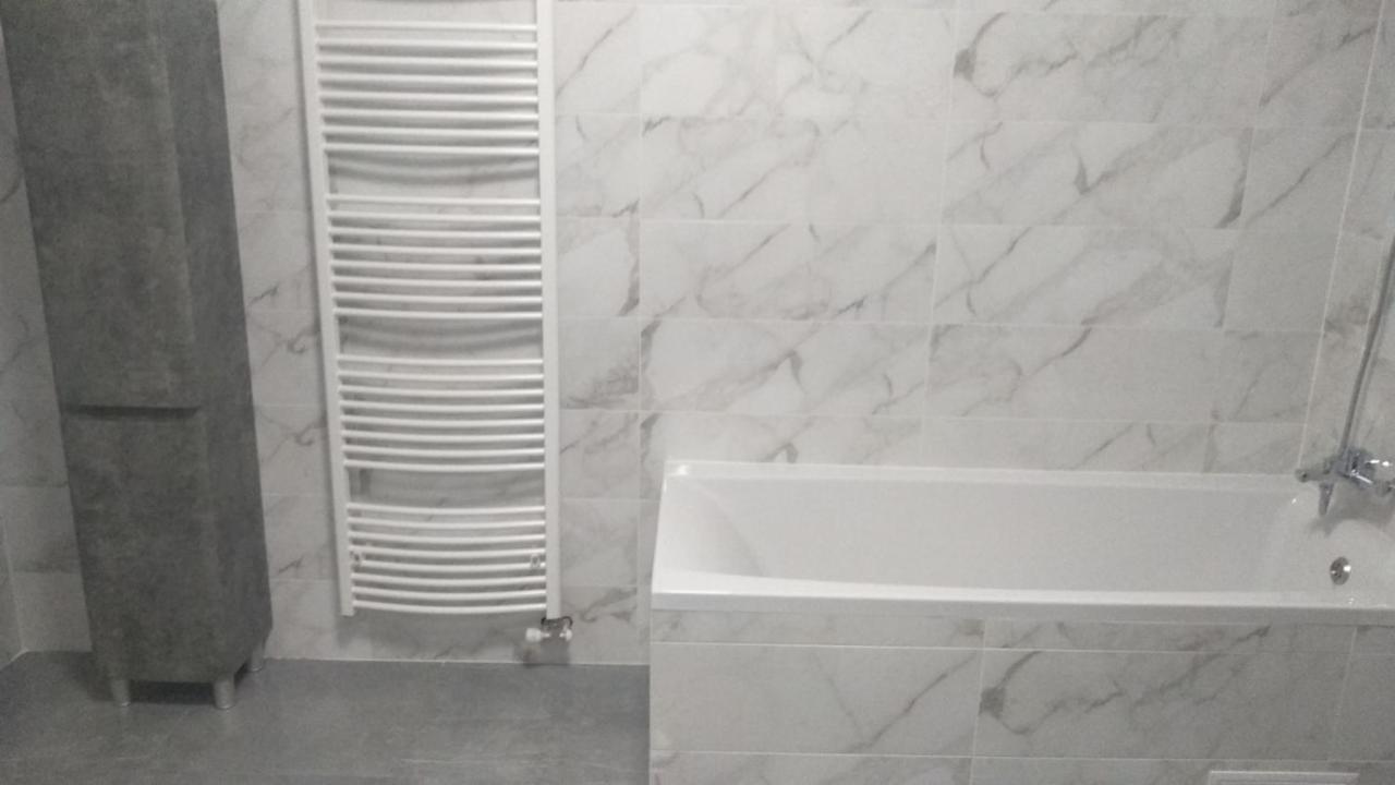 Uzhorod 3 Room Lovely House エクステリア 写真